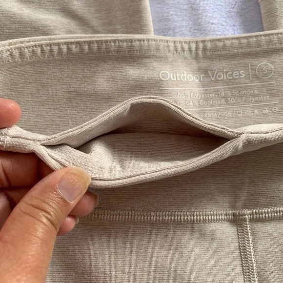 Outdoor Voices 7/8 Dipped Warmup Leggings Size Small Oatmeal, Moss and Fog - Picture 10 of 11